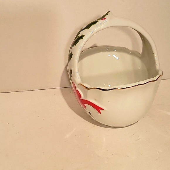 Porcelain Ceramic  Christmas Decor Basket With Handle - Picture 2 of 6